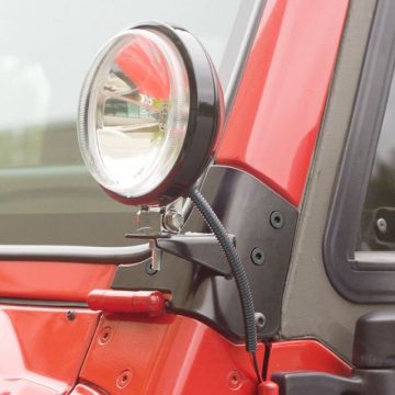   Fényszoró szélvédő tartó Jeep Wrangler TJ 96-06 oszlop lámpatartó Rugged Ridge 11027.02