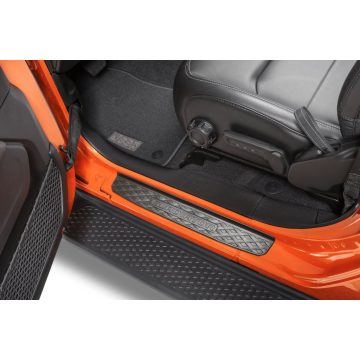   Fekete küszöbléc Jeep Wrangler Gladiator JT 20- Mopar 82215551 Bejárati védőburkolatok fekete színben 20-as Jeep Gladiator JT-hez
